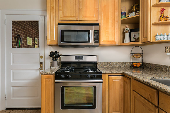 Gas Range | 2805 Bratton Street | Melrose Heights
