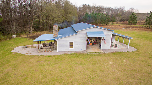 Hunting Lodge with 180 acres on the Edisto River