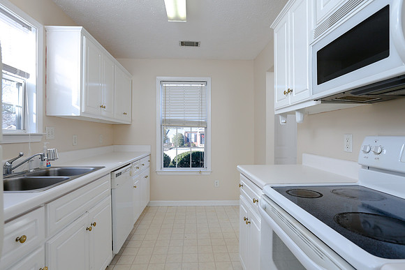 Eat-in area in kitchen