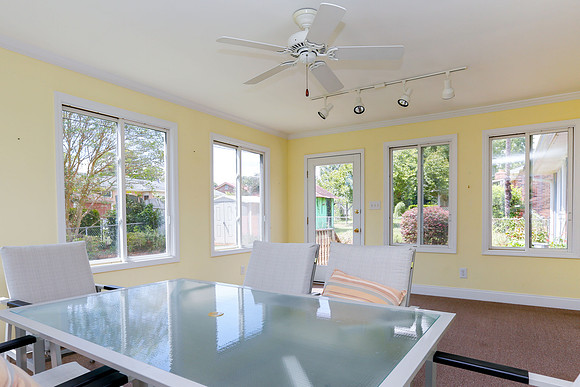 Sun Porch w/separate HVAC system