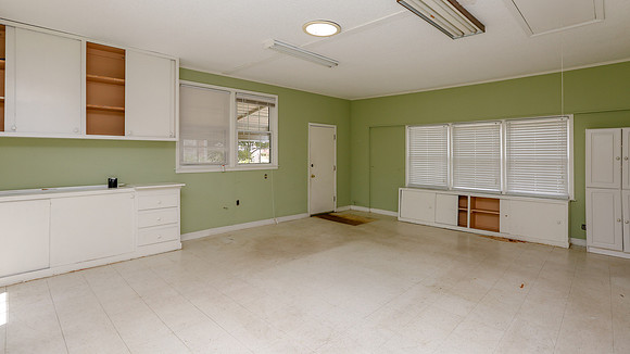 Enclosed garage w/separate HVAC system