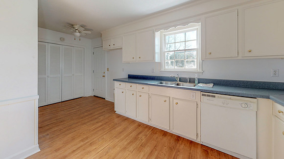 Eat-in Kitchen
