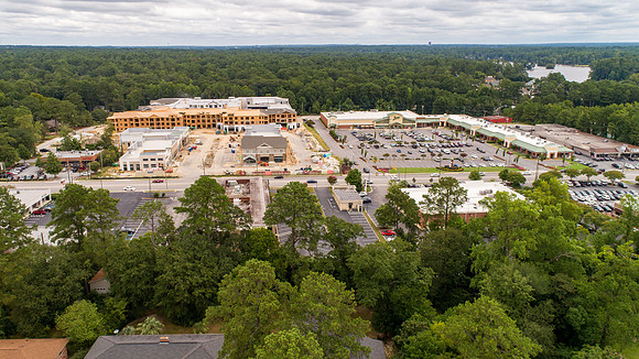 Walking distance to Lowe's grocery store