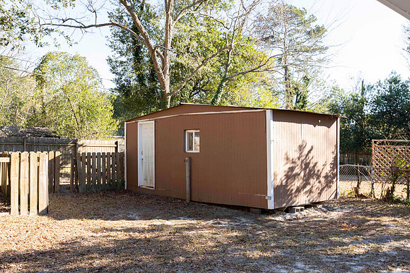 Detached Building with Half Bath